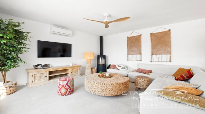Villa with Spacious Plot and Sea Views Within Walking Distance of Old Town Altea