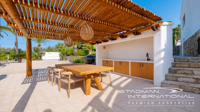Villa with Spacious Plot and Sea Views Within Walking Distance of Old Town Altea
