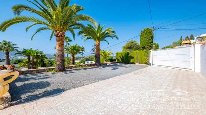 Villa with Spacious Plot and Sea Views Within Walking Distance of Old Town Altea