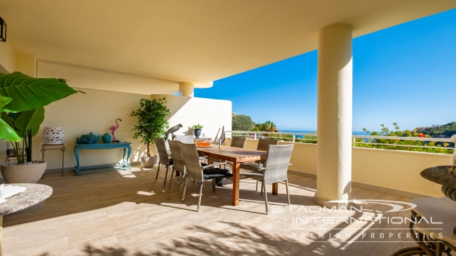 Corner Apartment with Spacious Terrace and Sea Views 
