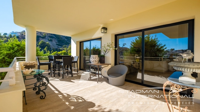 Corner Apartment with Spacious Terrace and Sea Views 