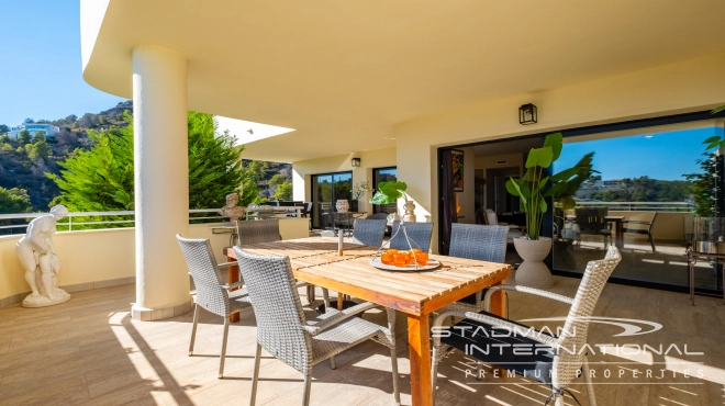 Corner Apartment with Spacious Terrace and Sea Views 