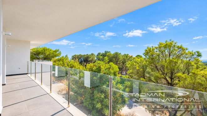 Villa Moderna con Vistas Panorámicas al Mar y a la Montaña
