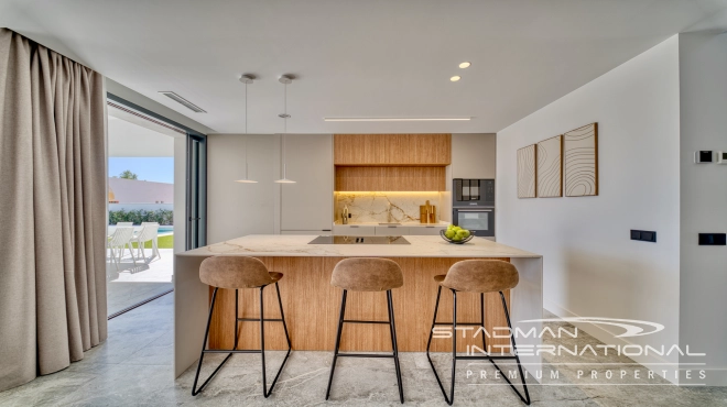 Modern Villa on a Flat Plot in a Central Location Near Altea