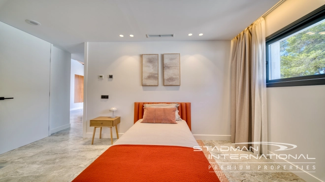 Modern Villa on a Flat Plot in a Central Location Near Altea