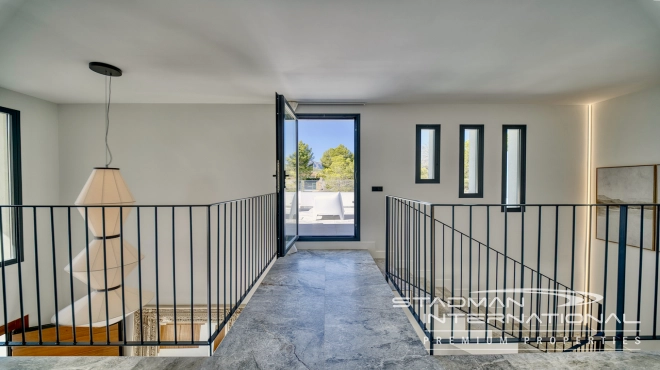 Modern Villa on a Flat Plot in a Central Location Near Altea