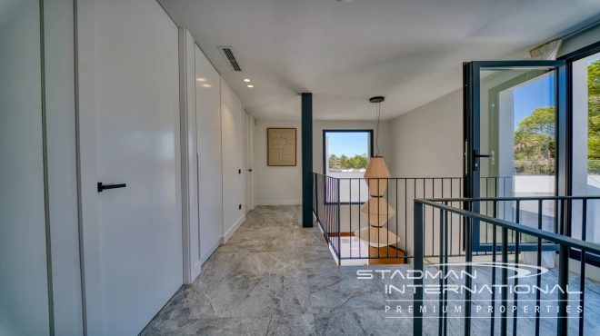 Modern Villa on a Flat Plot in a Central Location Near Altea