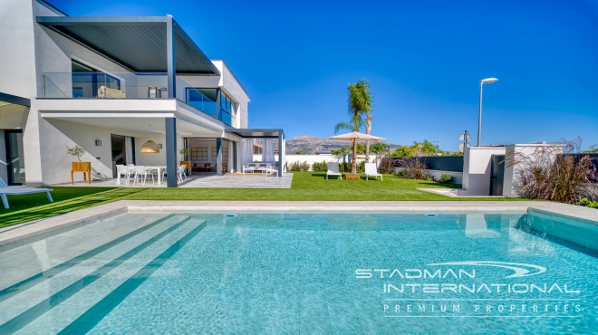 Modern Villa on a Flat Plot in a Central Location Near Altea