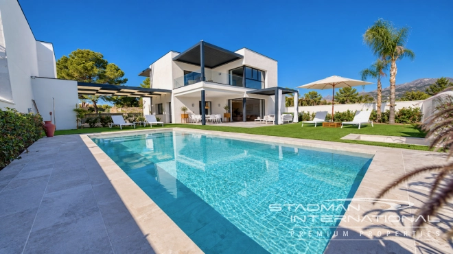 Modern Villa on a Flat Plot in a Central Location Near Altea