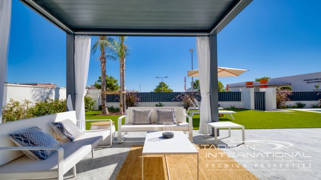 Modern Villa on a Flat Plot in a Central Location Near Altea