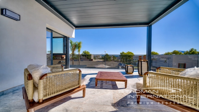 Modern Villa on a Flat Plot in a Central Location Near Altea