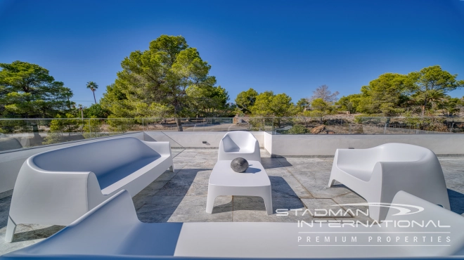 Modern Villa on a Flat Plot in a Central Location Near Altea